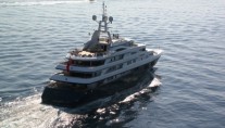Motor Yact Reverie - Stern